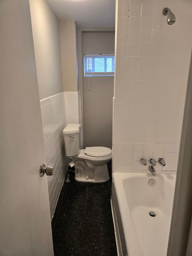 Building Photo - 6724 Wyncote Ave