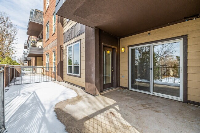 Building Photo - A Great modern 2 Bed / One bath for rent