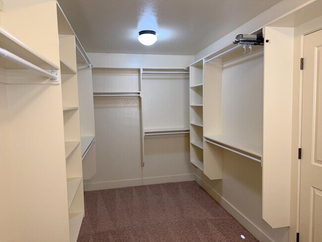 Building Photo - 1724 Ellerbeck Ln