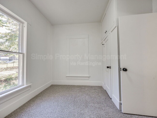 Building Photo - 811 W Wade St