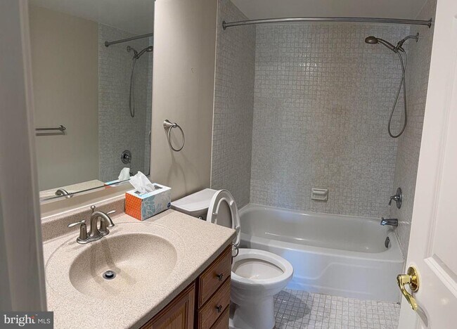 Building Photo - 300 Drummers Ln