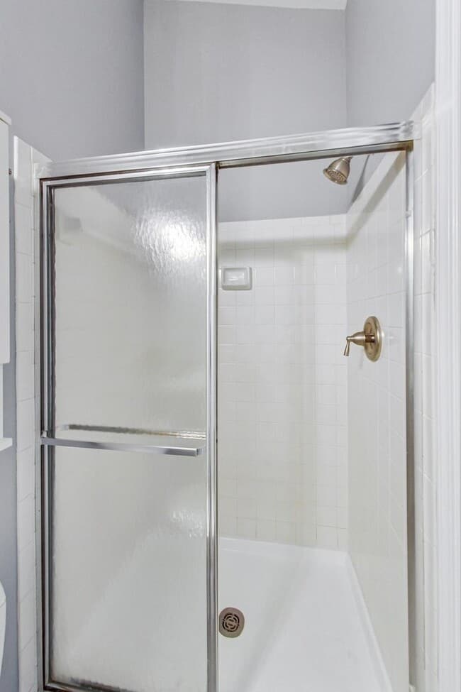 Building Photo - Beautifully maintained end unit Townhouse located in Stonebridge subdivision!