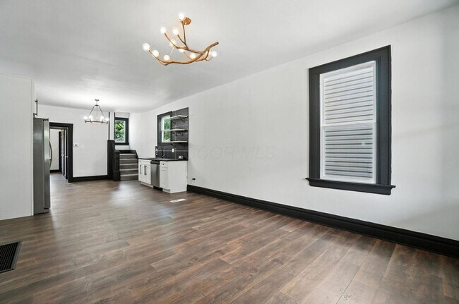 Building Photo - 887-889 E Livingston Ave