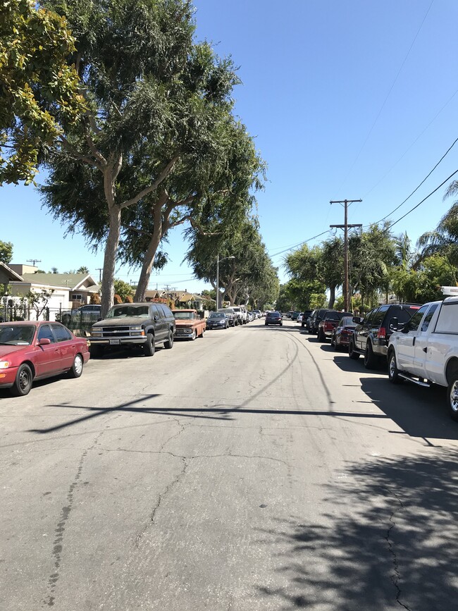 Tree lined South Oak Street - 931 S Oak St