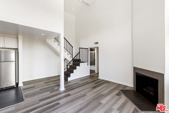 Building Photo - 6212 Fulton Ave