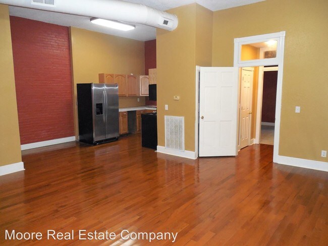 Building Photo - 2 br, 1.5 bath House - 603A N. 6th St.