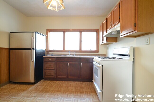 Building Photo - 39 Montfern Ave