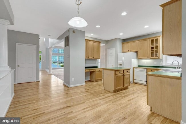 Building Photo - 26161 Rachel Hill Dr