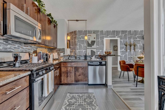 Building Photo - 323 E Ohio St