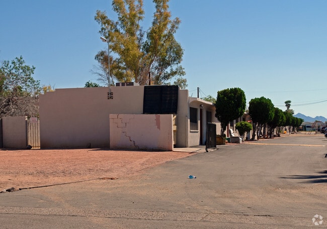 Primary Photo - Villa Del Rey