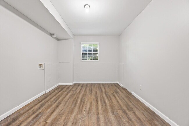 Building Photo - Spacious 3BR/3BA + 2 Bonus Rooms | $2,500/...