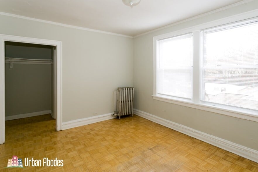 Building Photo - 717 W Belmont Ave