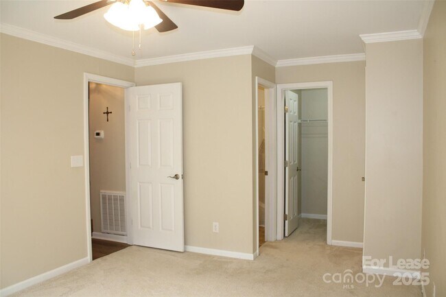 Building Photo - 19839 Henderson Rd