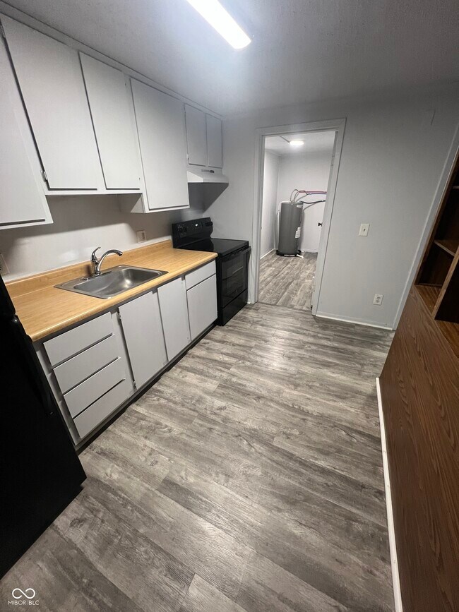 Building Photo - 2000 Indianapolis Rd