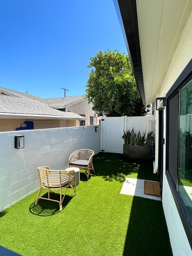 Building Photo - 16098 Calahan St