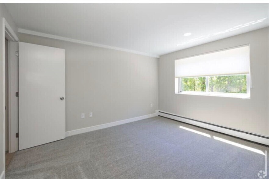 Building Photo - 7 Stonehill Dr