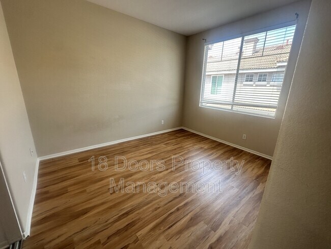 Building Photo - 926 Camino De La Reina