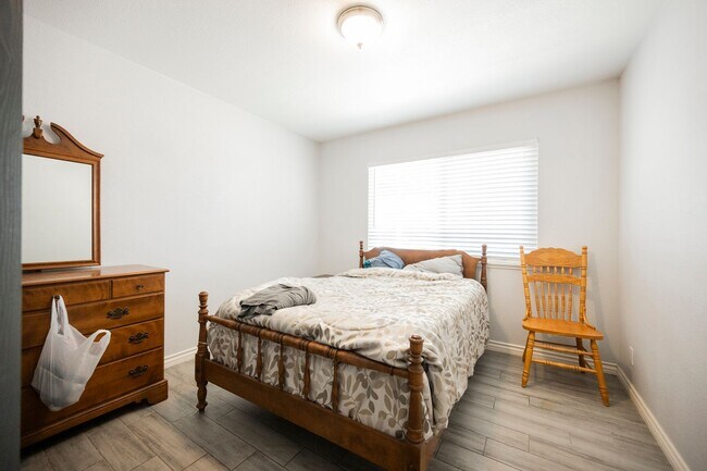 Building Photo - No HOA- Single story pool home