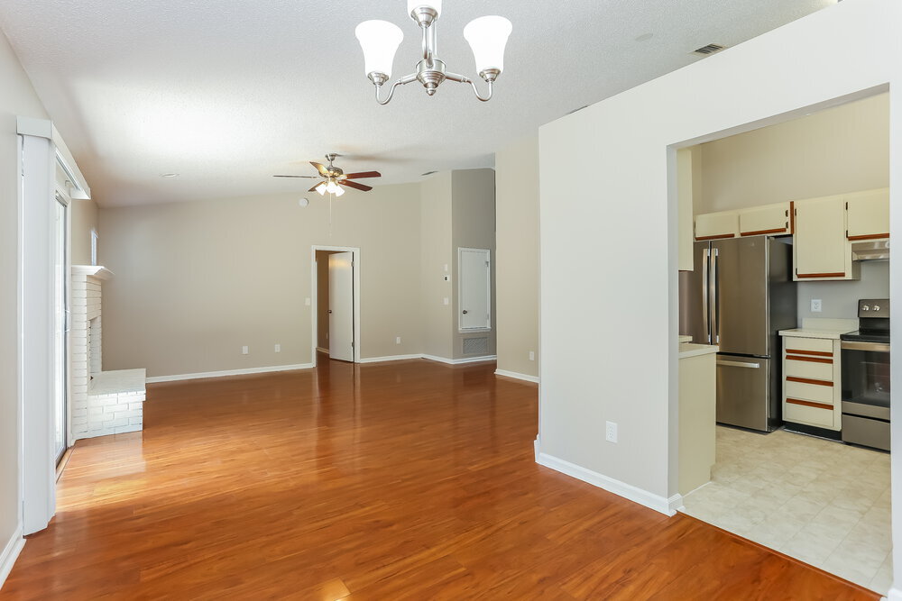 Building Photo - 3447 Le Havre Dr E