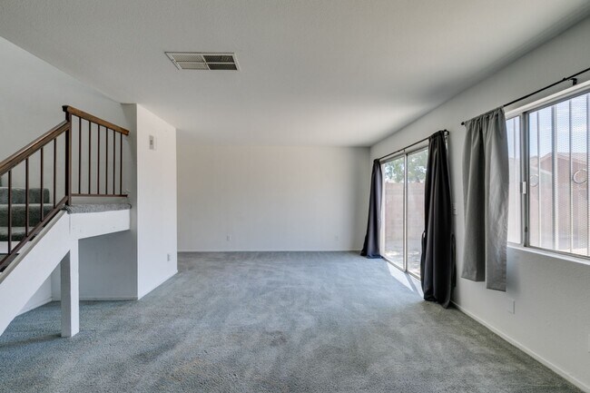Building Photo - Double Primary Townhome with Spacious Backyard in 89115!