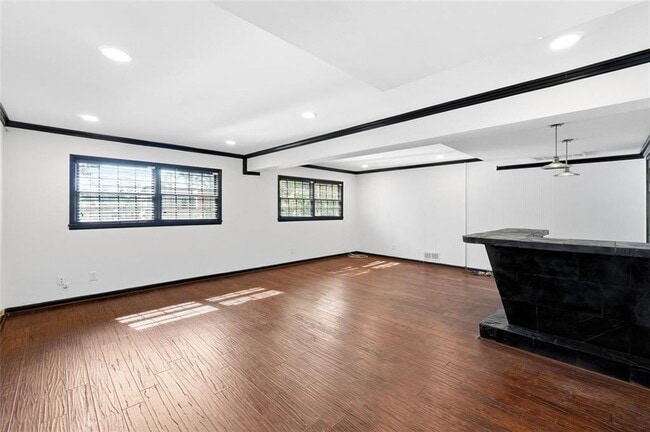 Building Photo - 4832 Valley View Ct