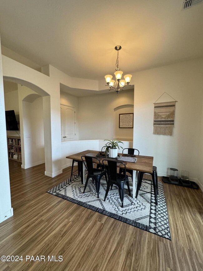 Building Photo - 5765 N Thornberry Dr