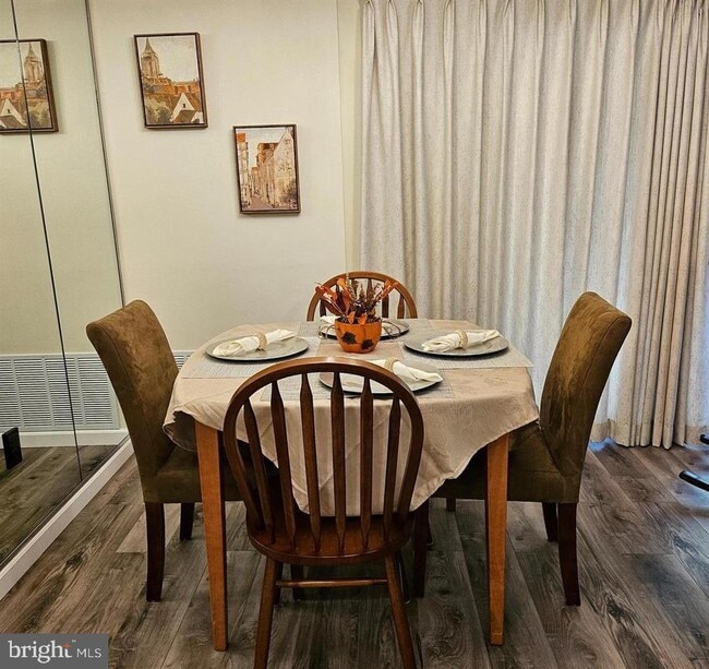 Building Photo - 304 Forbes St