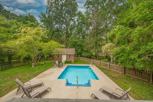 Building Photo - Immaculate Home In Gatling Point!