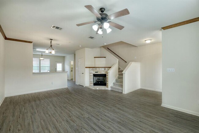 Building Photo - 2215 Dry Creek Dr