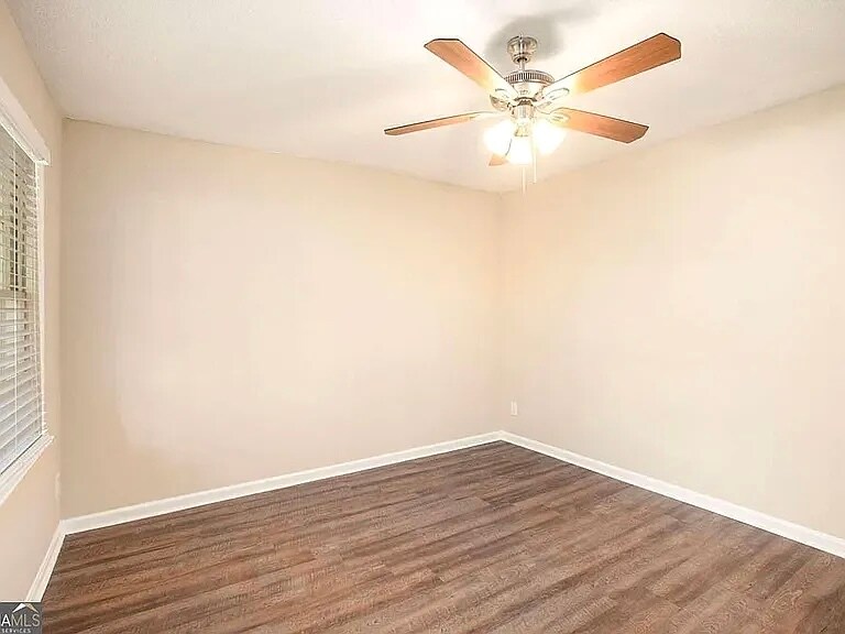 Building Photo - 2112 Royal Fox Way
