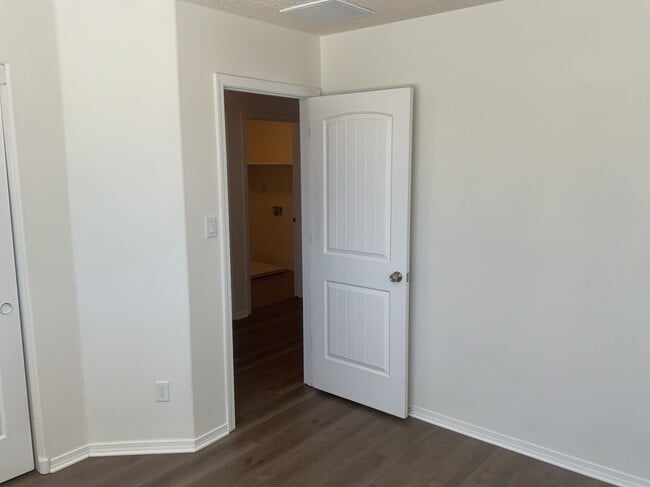 Building Photo - 904 Crown Ct NE