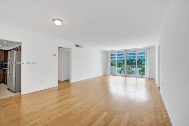 Building Photo - 10350 W Bay Harbor Dr