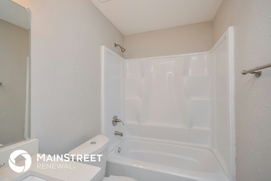 Building Photo - 722 Jockey Ln