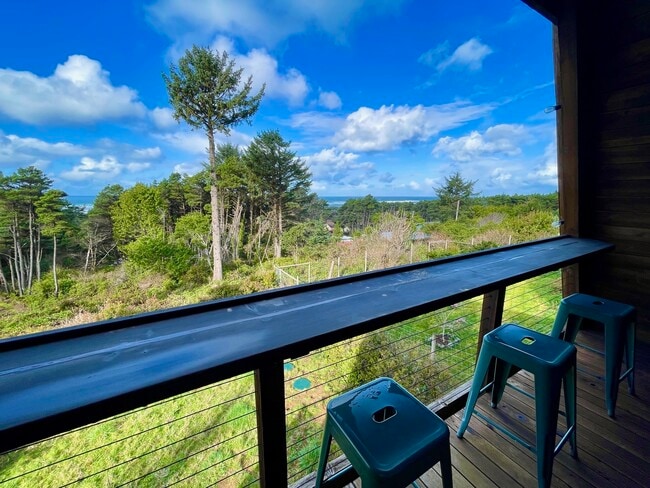 Building Photo - 2780 SW Breakers Dr