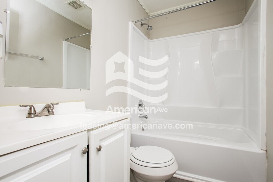 Building Photo - 1736 Columbia College Dr