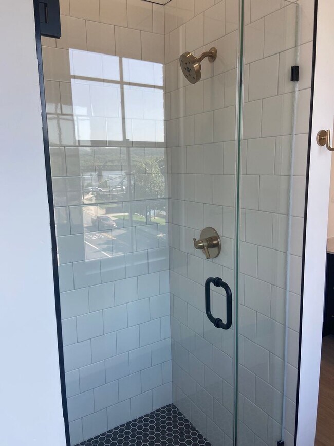 Building Photo - Stunning views from SE corner 2-bedroom ap...
