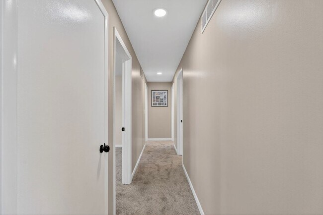 Building Photo - 2091 IL-102