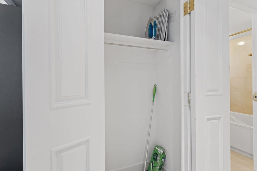 Building Photo - 810 Pacific Ave