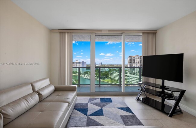 Building Photo - 100 Bayview Dr