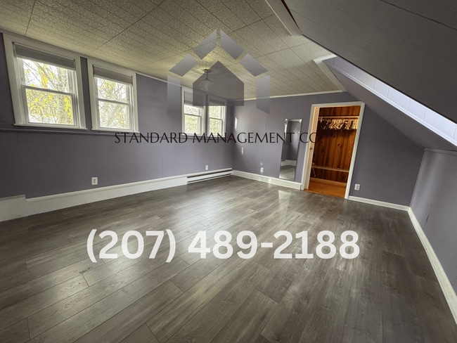 Building Photo - Well Maintained 4 Bedroom Single Family Ho...