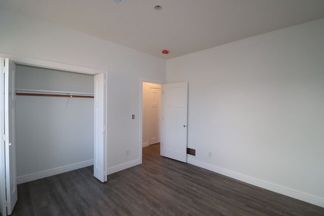 Building Photo - Newer Home ready for rent!