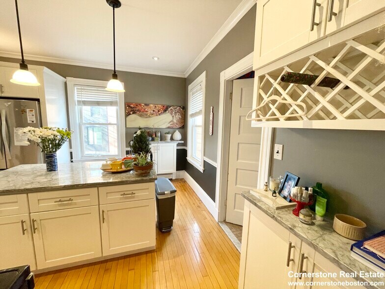 Building Photo - 76 Parker Hill Ave