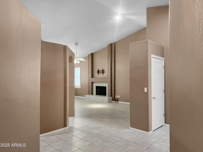 Building Photo - 1624 W South Fork Dr