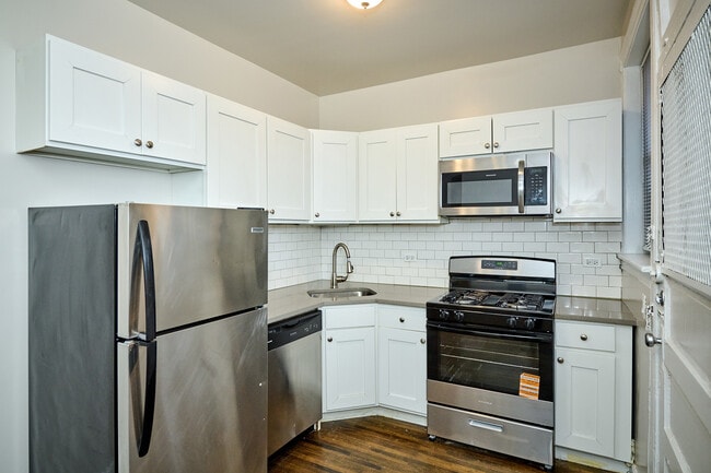 Building Photo - 1351 W Touhy Ave