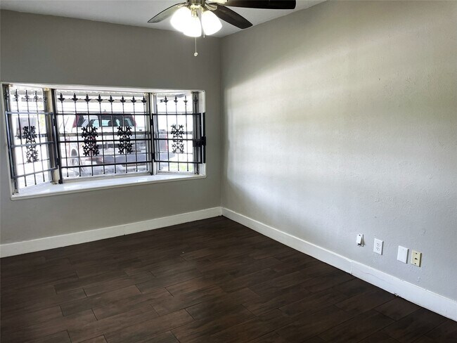Building Photo - 10723 Southview St
