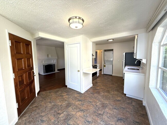 Building Photo - 199 Tunstead Ave