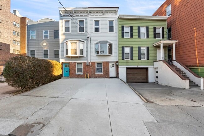 Building Photo - 40 Van Reypen St