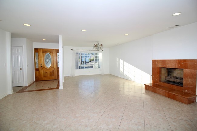 Building Photo - 4420 Lowell Ave