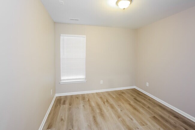 Building Photo - 218 Summit Park Ct