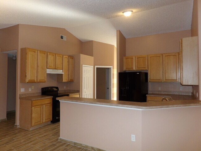 Building Photo - Spacious 4 Bedroom 2236 Sq Ft Call Carole Arcaro 386-216-4900 Deltona L Realty